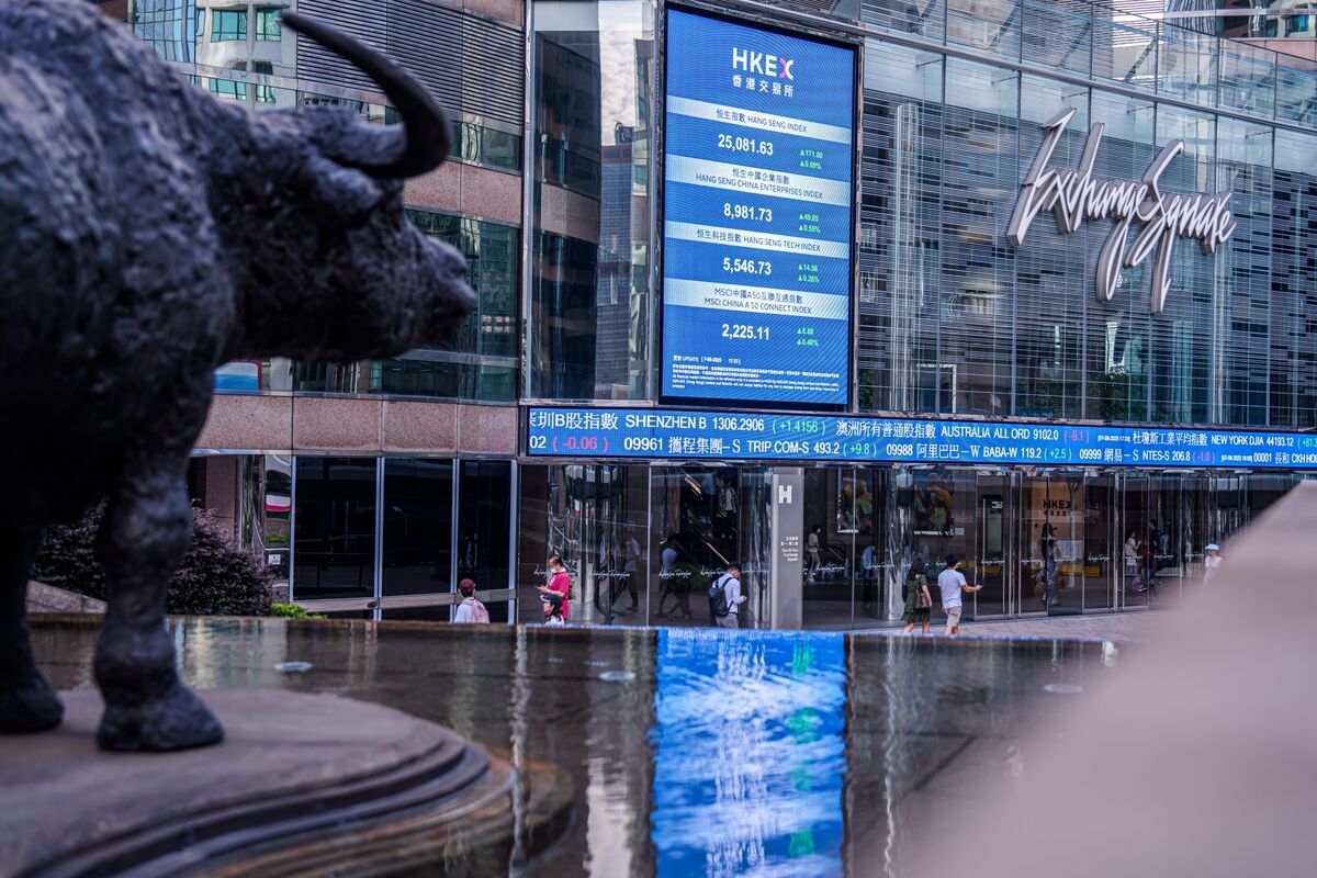 Hong Kong Regulatory Scrutiny Puts Share Sale Boom at Risk