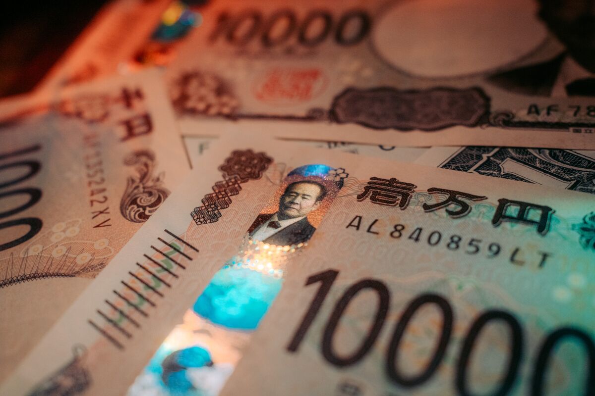 Traders Eye Yen’s 160 Level, BOJ Hawkish Overtures, Analysts Say
