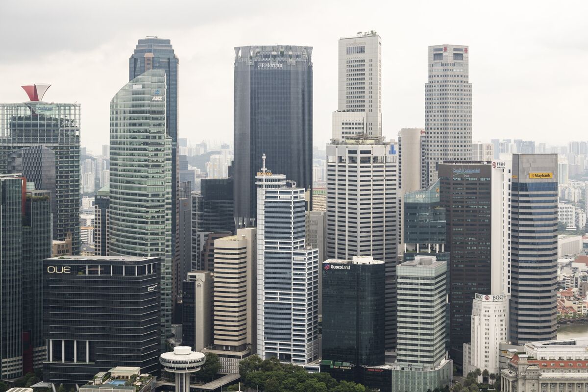 Apollo Makes First Hire for Singapore’s $1 Billion Private Fund