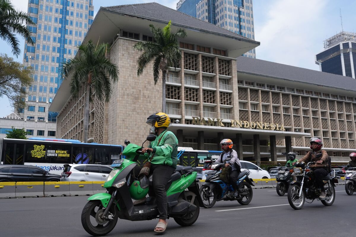 Indonesian Rate Cut Cycle Likely Over Due to War, Economists Say