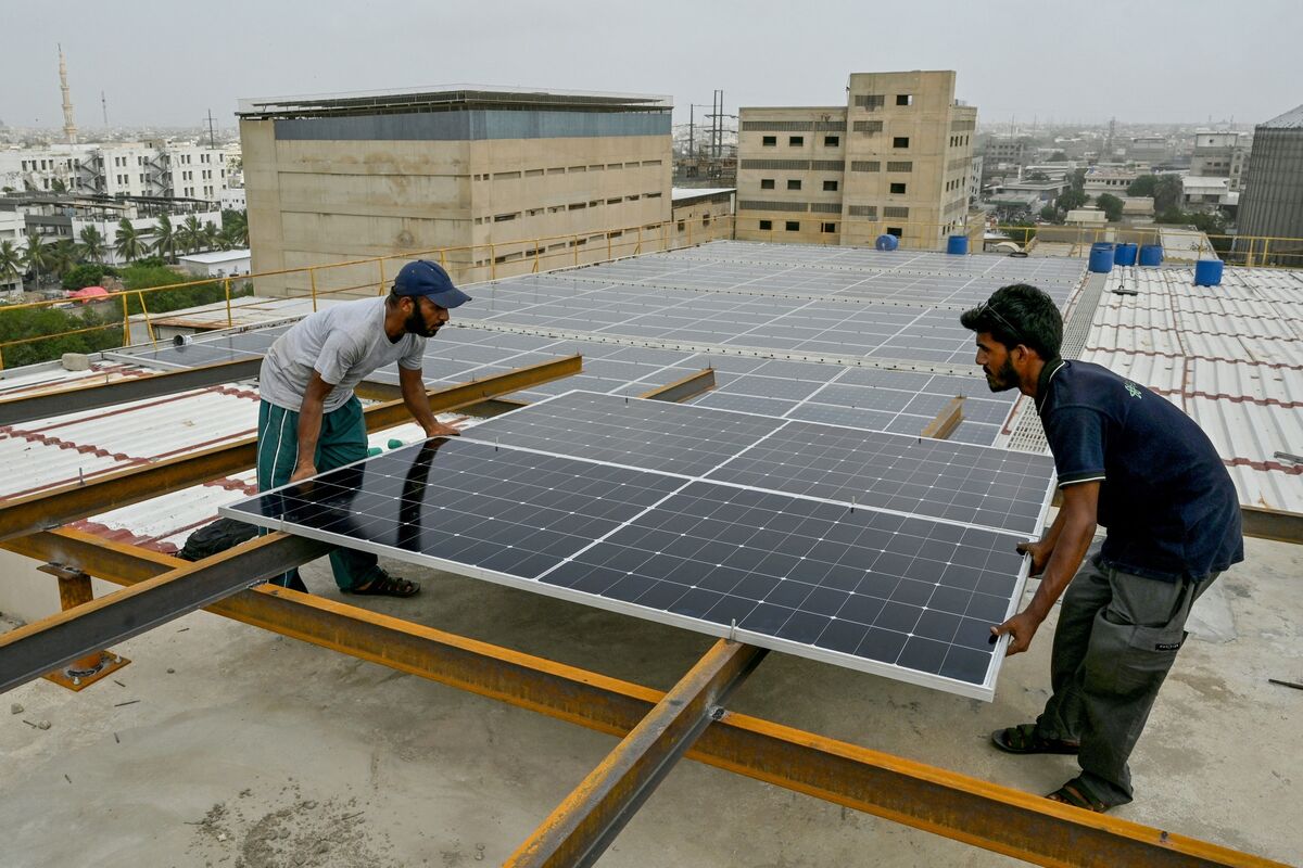 Surprise Solar Uptake in Pakistan Cushions Mideast Energy Shock